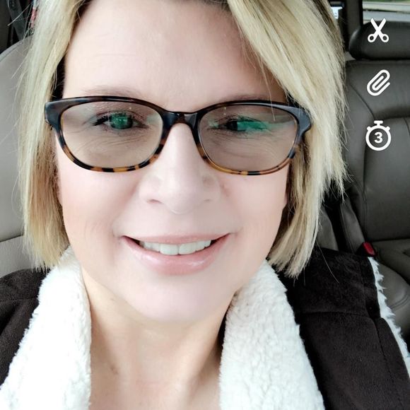 Meet your Posher, Shelley - Picture 1 of 1